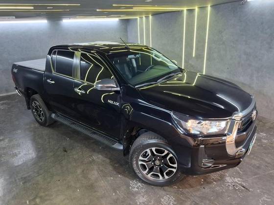 TOYOTA HILUX 2.8 D-4D TURBO DIESEL CD SRV 4X4 AUTOMÁTICO TOYOTA HILUX 2.8 D-4D TURBO DIESEL CD SRV 4X4 AUTOMÁTICO